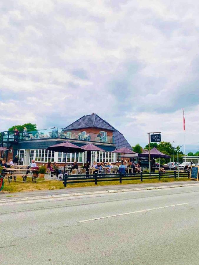 Hjortholms Bistro Nr 1 Apartment Vallebo Exterior photo